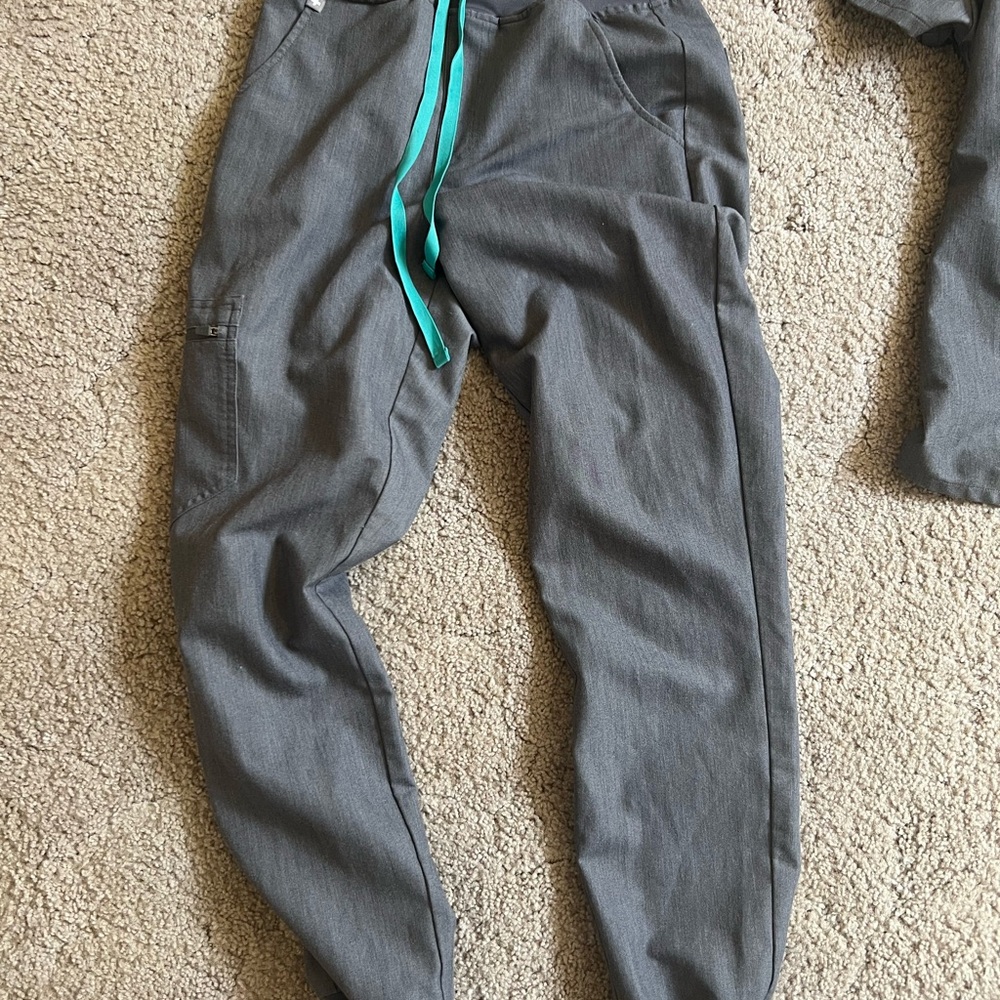 Women’s Grey Fig Scrub Set